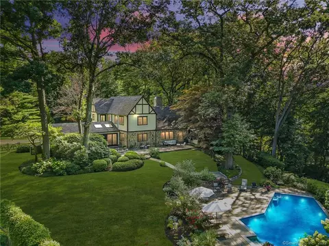 12 Iron Gate Hl, Westport, CT 06880
