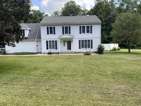 61 Arch St, Burlington, CT 06013