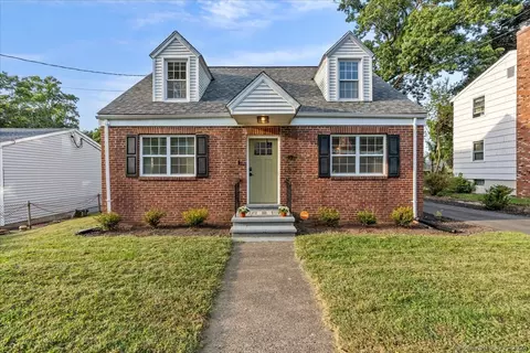 19 Lakeview Ave, West Haven, CT 06516