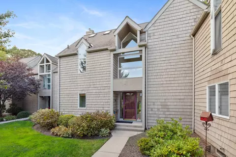 30 Timberwood Rd #30, West Hartford, CT 06117