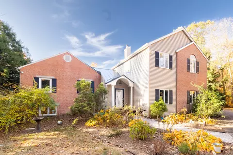 81 Woods Rd, Bethany, CT 06524