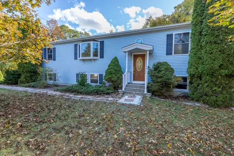 4 Peachtree Hill Ave, Ledyard, CT 06339