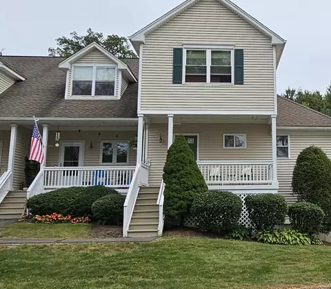 25 Copper Creek Cir #25, Newtown, CT 06470