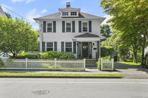 15 Montauk St, Fairfield, CT 06825