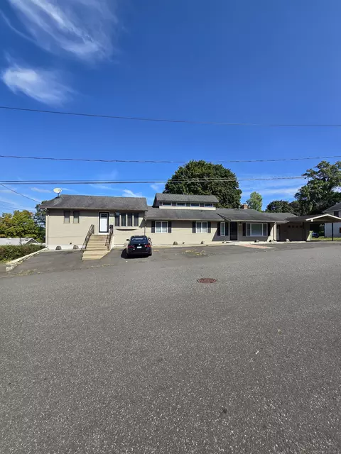 219 Pullen Ave, Waterbury, CT 06708