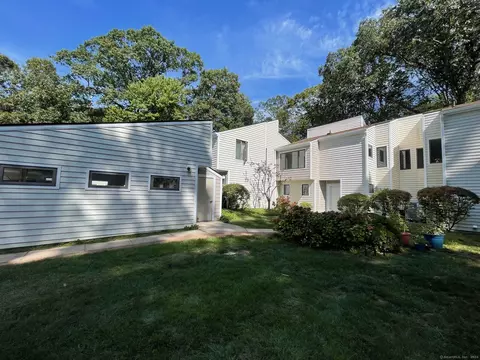 8 Currier Way #8, Cheshire, CT 06410
