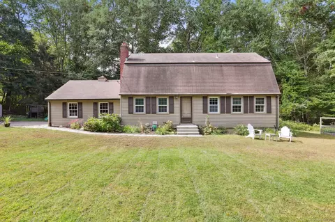 20 Settlers Ln, Sandy Hook, CT 06482