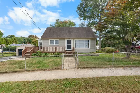 91 West Ave, Milford, CT 06461