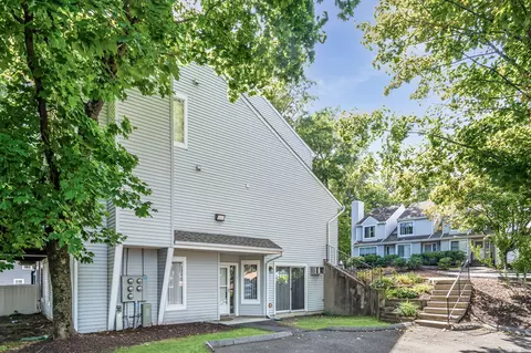 20 E Pembroke Rd #1, Danbury, CT 06811