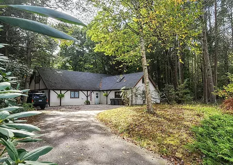 7 Chapman Dr, East Lyme, CT 06333