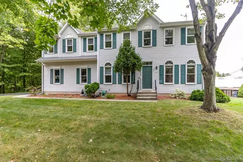 17 Settlers Ridge Rd, Milford, CT 06460