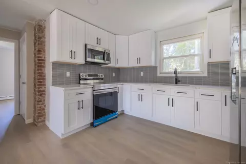18 George St, Shelton, CT 06484
