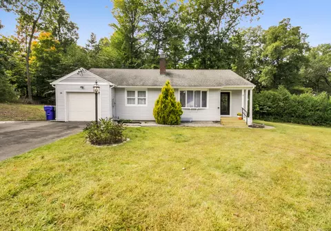 9 Bayberry Rd, Glastonbury, CT 06033