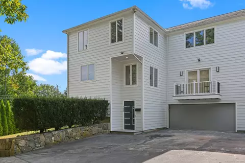 166 Forest St #166, New Canaan, CT 06840
