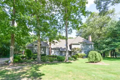 5 Jeff Ln, Canton, CT 06019