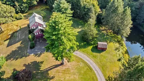 207 Day St, Granby, CT 06035