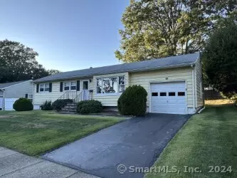 324 Rockland Ave, Stratford, CT 06614