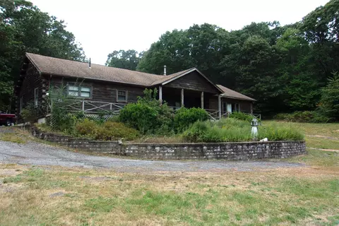 328 Kitemaug Rd, Uncasville, CT 06382
