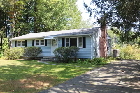 28 Fernwood Dr, Simsbury, CT 06070