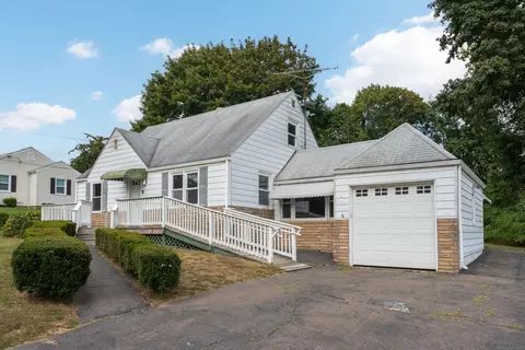 8 School Ln, North Haven, CT 06473