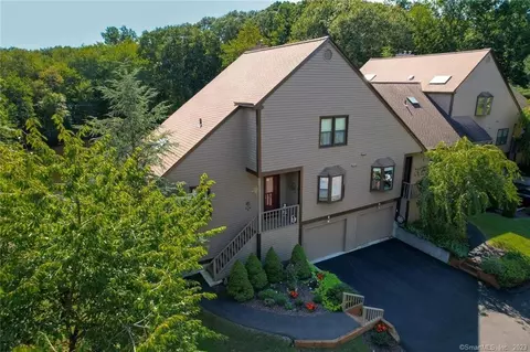 8 Wrabel Cir #8, Monroe, CT 06468