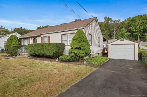 154 Crestview Dr, Bridgeport, CT 06606