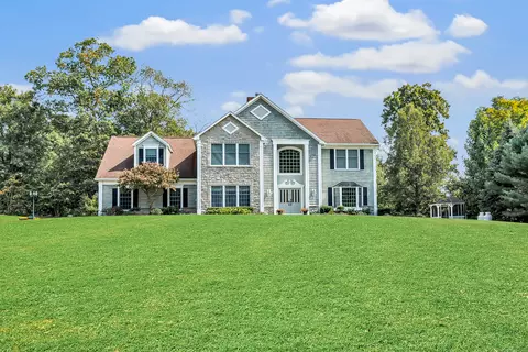 70 Vista View Dr, Southbury, CT 06488