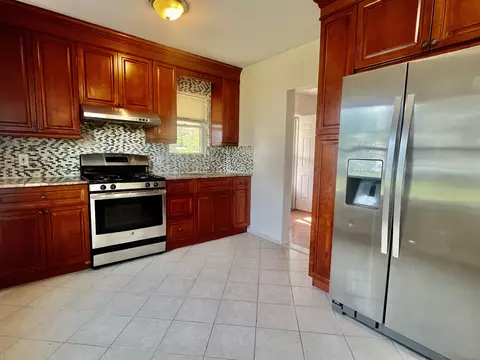 14 Bayview Pl, West Haven, CT 06516