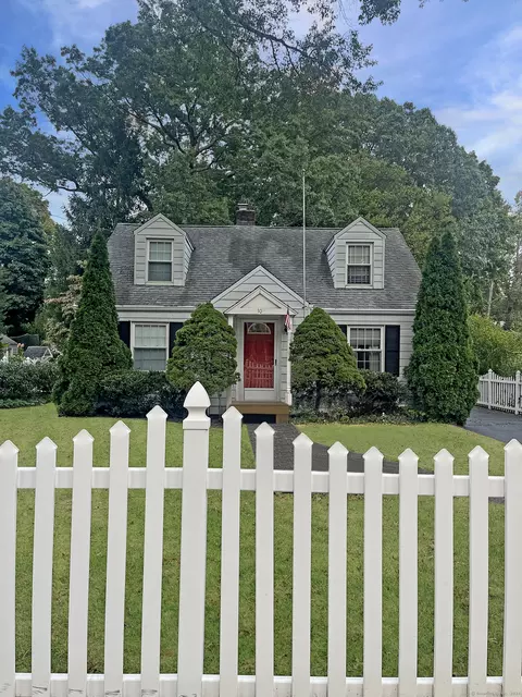 10 Greenwood Ave, Darien, CT 06820