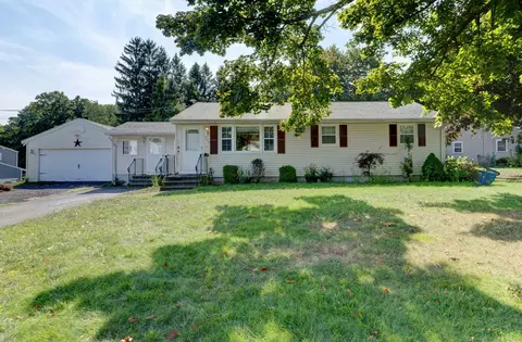 320 Hickory Cir, Middletown, CT 06457