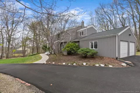 6 Hunting Rdg, Hamden, CT 06518