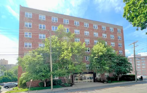 140 Grove St #5C, Stamford, CT 06901