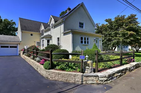 834 College Rd, Orange, CT 06477