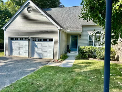 38 Woodbury Hl #38, Woodbury, CT 06798