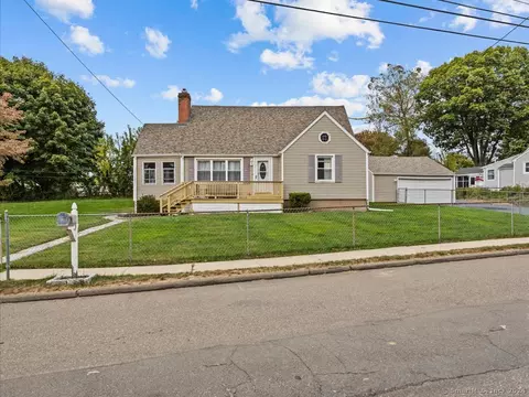 20 Saltonstall Pl, East Haven, CT 06512