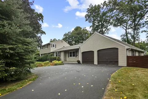 10 Donna St, Enfield, CT 06082