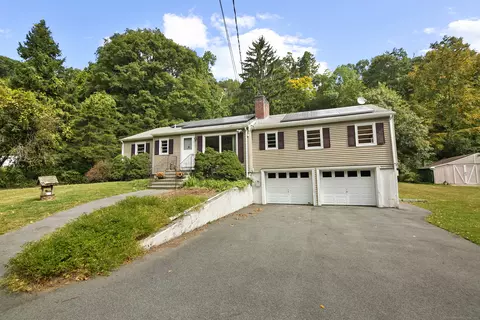 208 Union St, Deep River, CT 06417