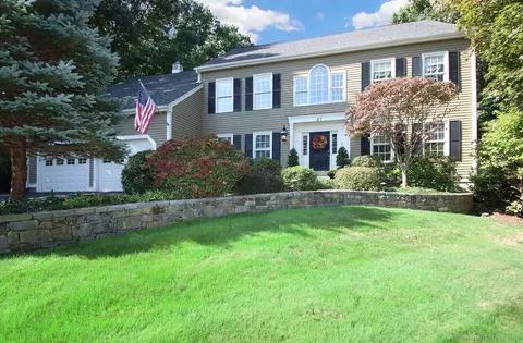 27 Cobblestone Dr, Hamden, CT 06518