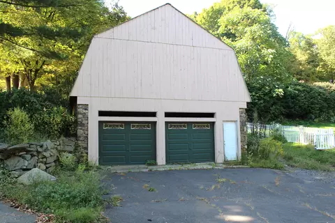 60 Burlington Ave, Burlington, CT 06013