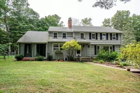 39 Madison Ln, Simsbury, CT 06092