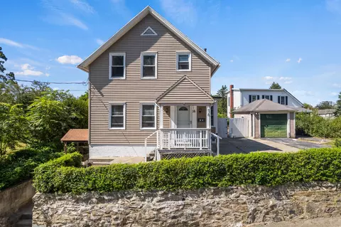 16 Mulberry St, Norwich, CT 06360