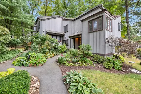 3 Earls Ct #G, Farmington, CT 06032