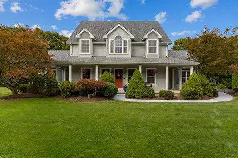 5 Taylor Ln, Wallingford, CT 06492
