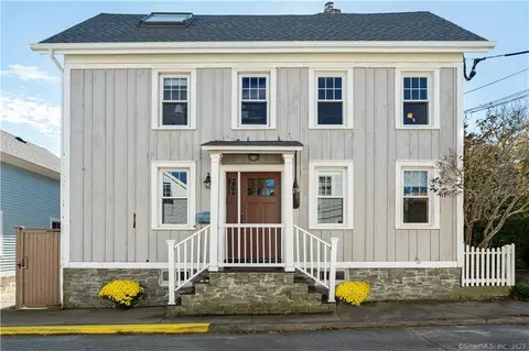 19 Diving St, Stonington, CT 06378