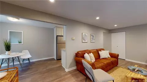 40 Woodsedge Dr #6A, Newington, CT 06111
