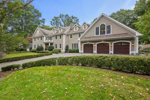 87 Greenleaf Dr, Stamford, CT 06902