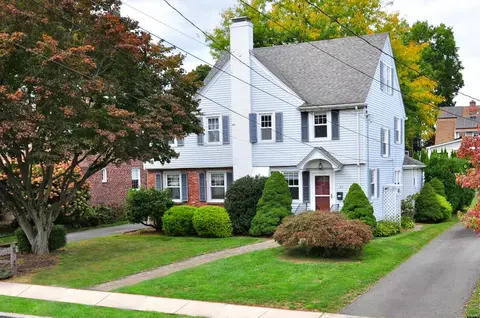 36 Ellsworth Rd, West Hartford, CT 06107