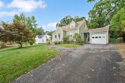 925 Matianuck Ave, Windsor, CT 06095