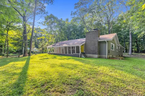 94 Highwoods Dr, Guilford, CT 06437