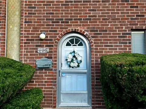 126 Wakefield Cir #126, East Hartford, CT 06118
